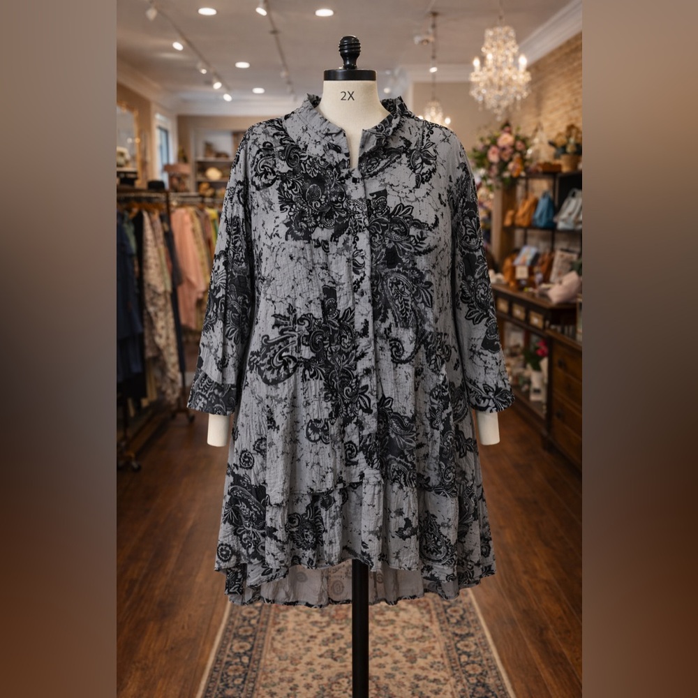 ALI MILES Black & Gray Paisley Hi-Low Tunic Top